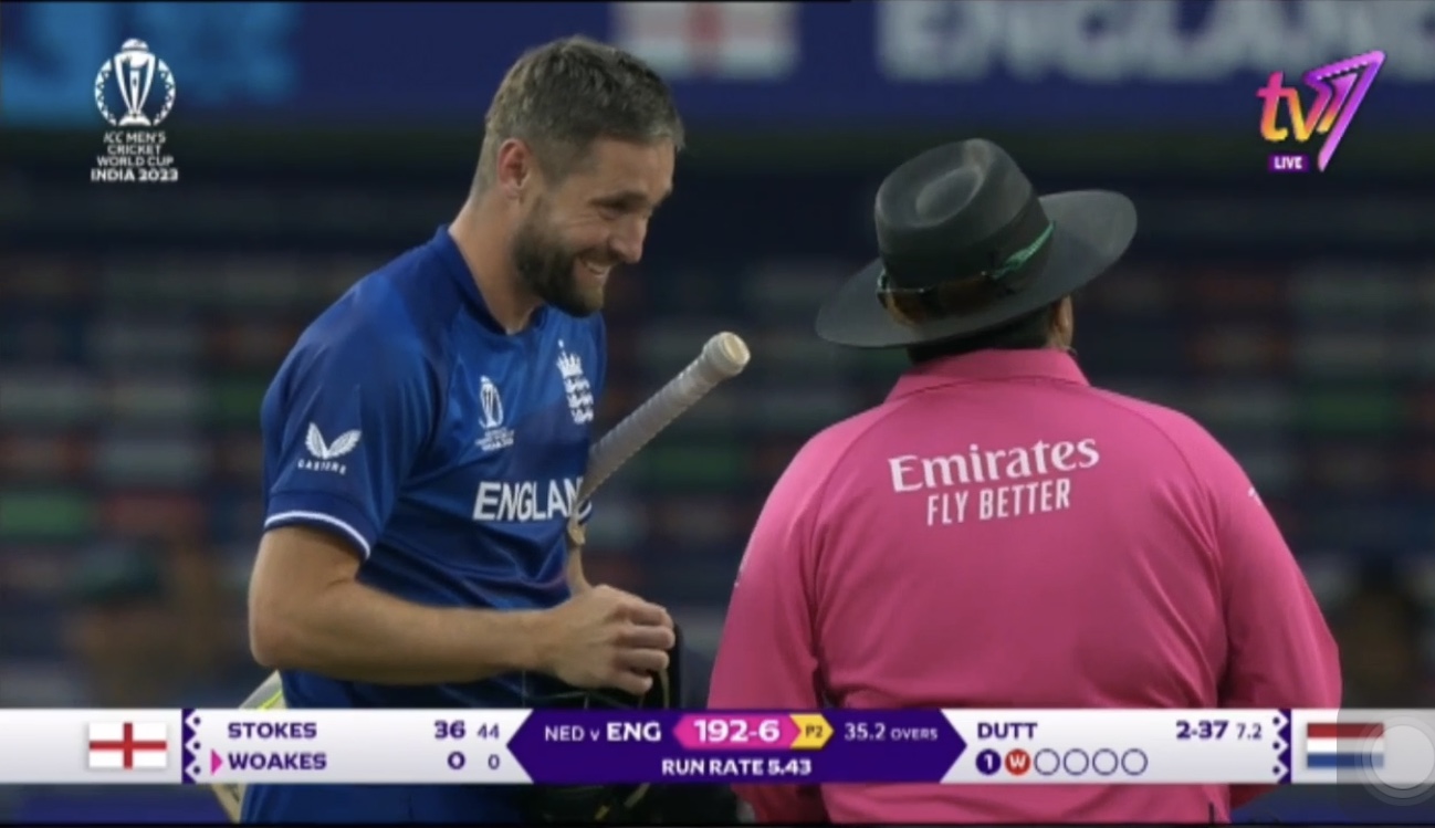 Watch: Chris Woakes had some problems in the helmet after coming to bat, informs umpire to avoid Timed out